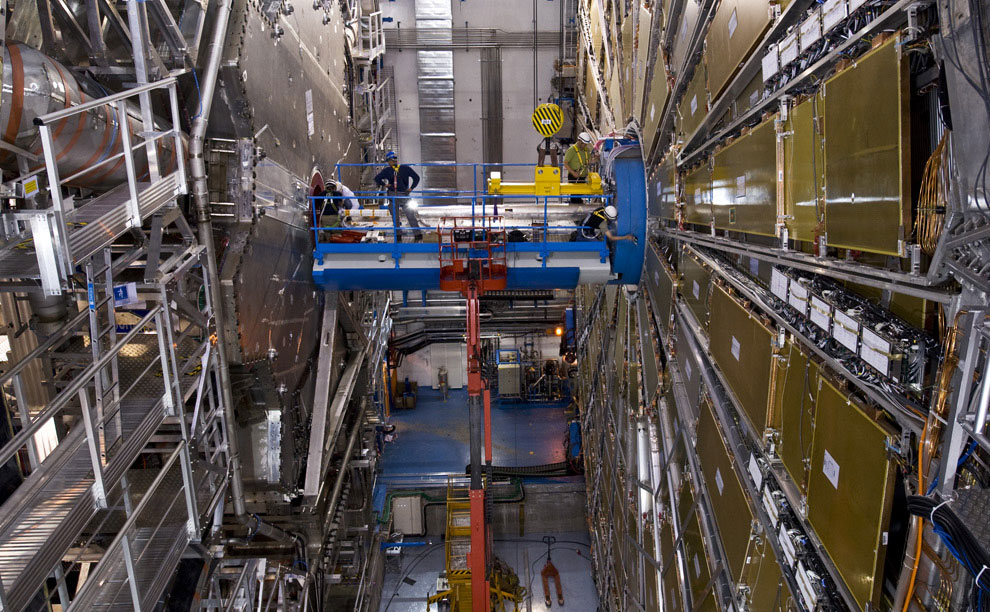 Figur 4: ATLAS kavernen hvor Higgs partikkelen ble funnet (Foto CERN).